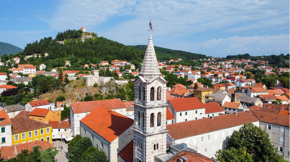 Dekret o uzdizanju crkve Uznesenja BDM u Sinju na čast manje bazilike