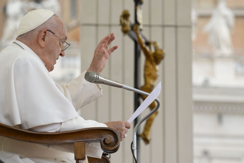 Papa Franjo poručuje vjernicima: Naučite neke psalme napamet