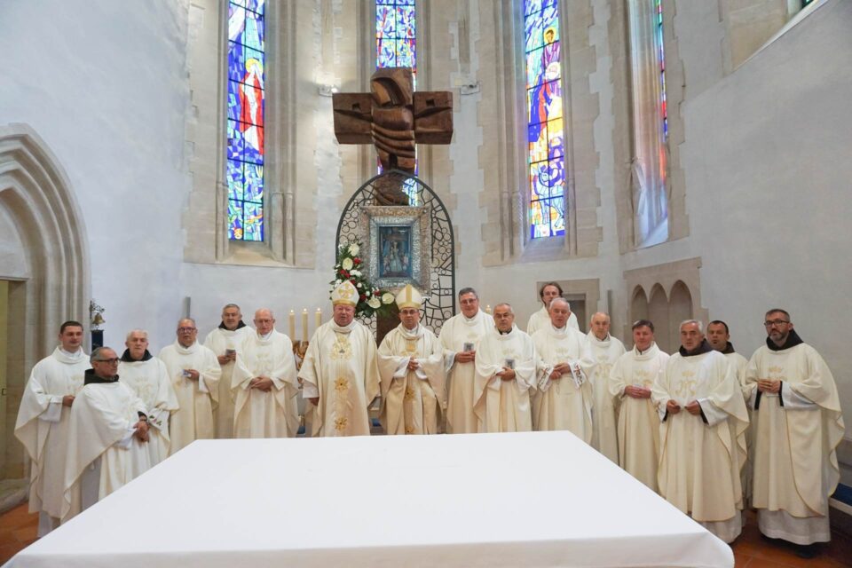 Biskup Semren i svećenici Banjolučke biskupije posjetili Požešku biskupiju