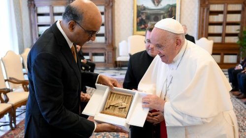 Papa Franjo primio u audijenciju Predsjednika Singapura
