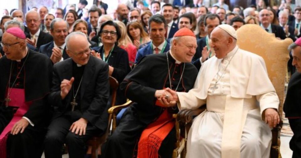 Papa Franjo: Umjetna inteligencija ne smije provoditi „kulturu odbacivanja“