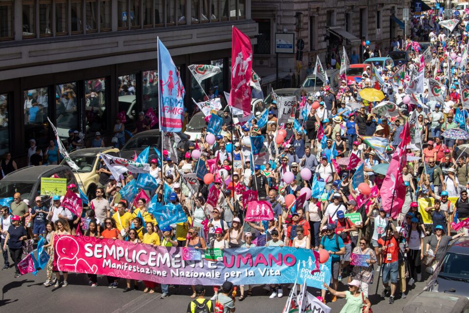 Fotografije: Tisuće sudjeluju u talijanskom pro-life maršu