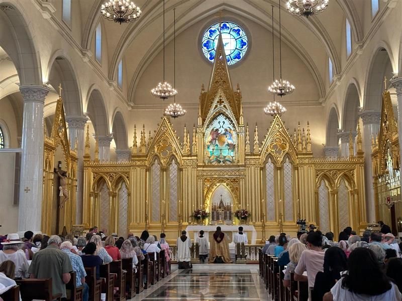 Svetište Majke Angelice ispunjeno je do posljednjeg mjesta dok njime prolazi nacionalno euharistijsko hodočašće