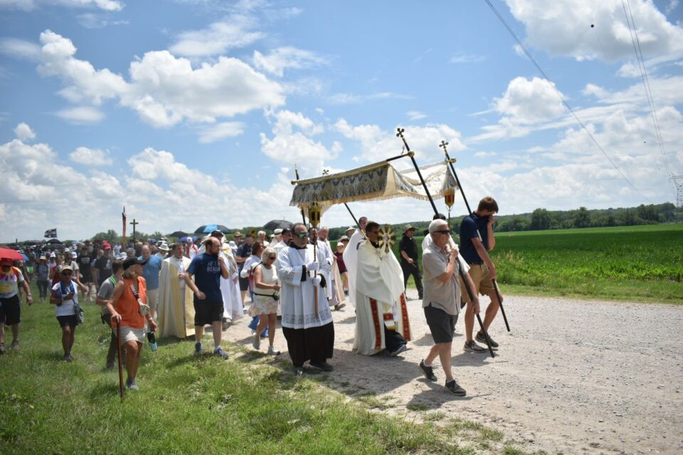 ‘Oduzima dah’: kroz žitna polja s Isusom u Nebraski euharistijsko hodočašće
