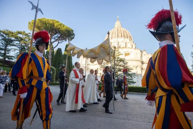 FOTOGRAFIJE: Euharistijska procesija vijuga ulicama Vatikana u čast rimskih protomučenika
