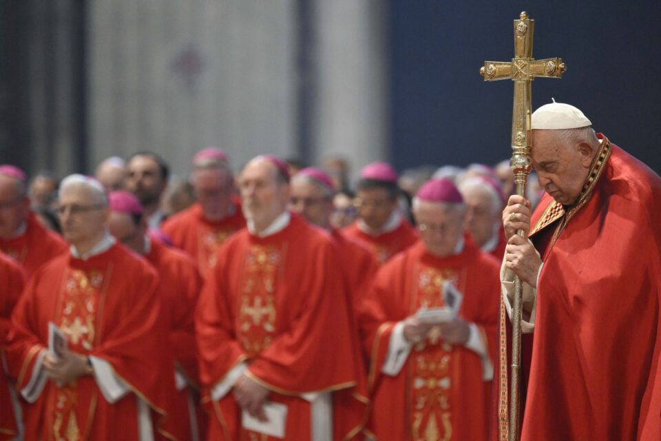 ‘Otvorite vrata’ Crkve, moli papa Franjo na svetkovinu sv.  Petra i Pavla