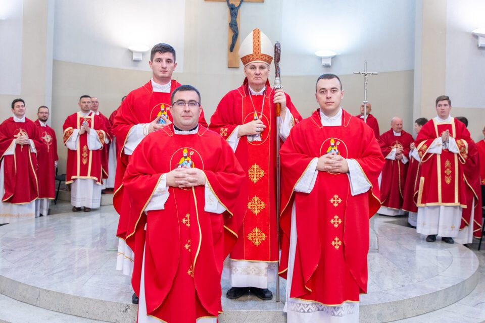 Za svećenike zaređeni Frano Bijelić, Ivan Sandrin i Damir Vrbešić – Sisačka biskupija