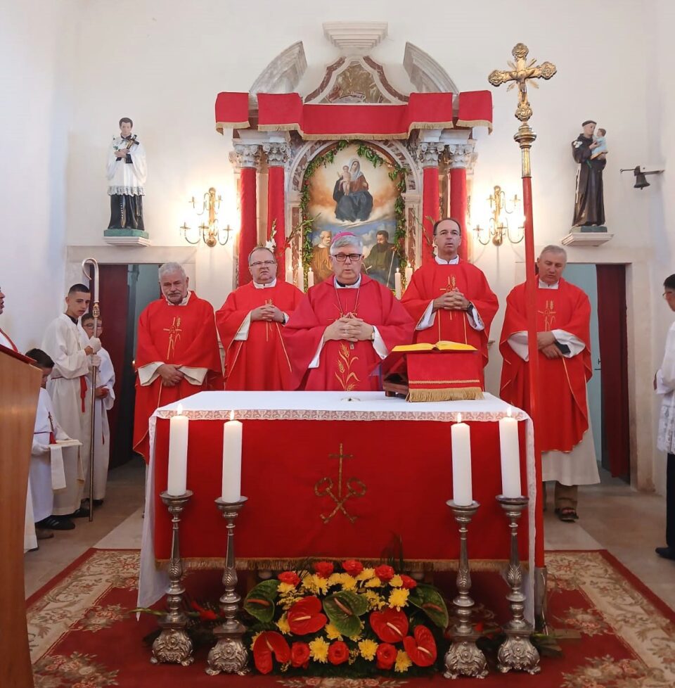 SESTRUNJ: Na svetkovinu sv. Petra i Pavla, nadbiskup Zgrablić predvodio misno slavlje na otoku Sestrunju
