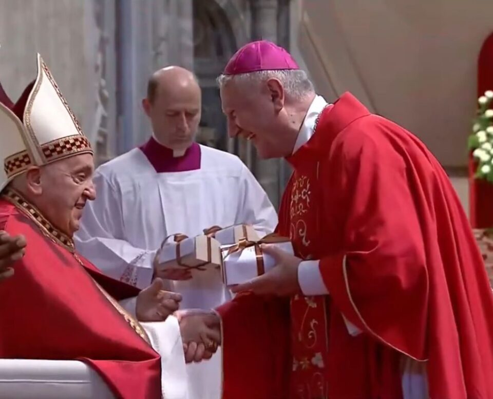 Splitski metropolit Križić primio palij iz ruku pape Franje – Dubrovačka biskupija