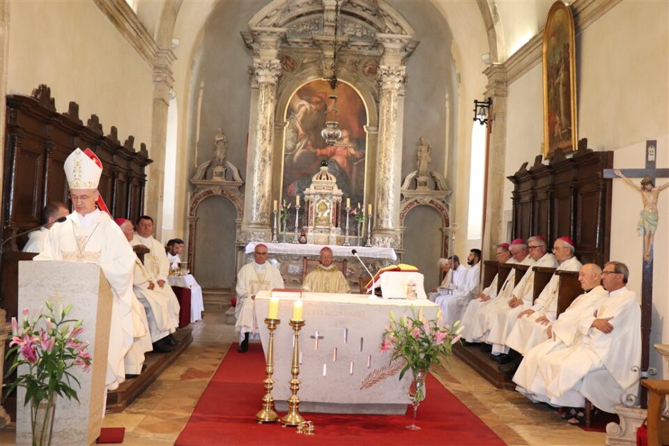 Homilija nadbiskupa Dražena Kutleše prigodom proslave 60 godina svećeništva mons. Ivana Milovana