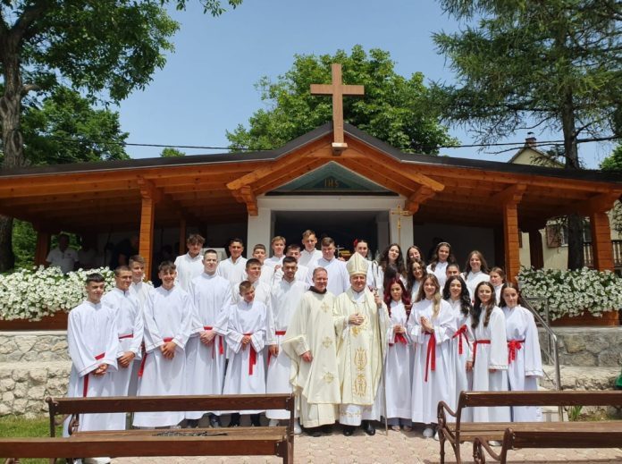 Župa Šuica: Biskup Palić podijelio sakrament svete potvrde