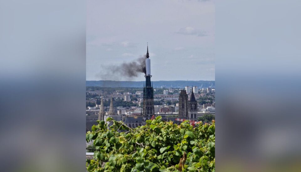 Vatrogasci gase požar u francuskoj katedrali