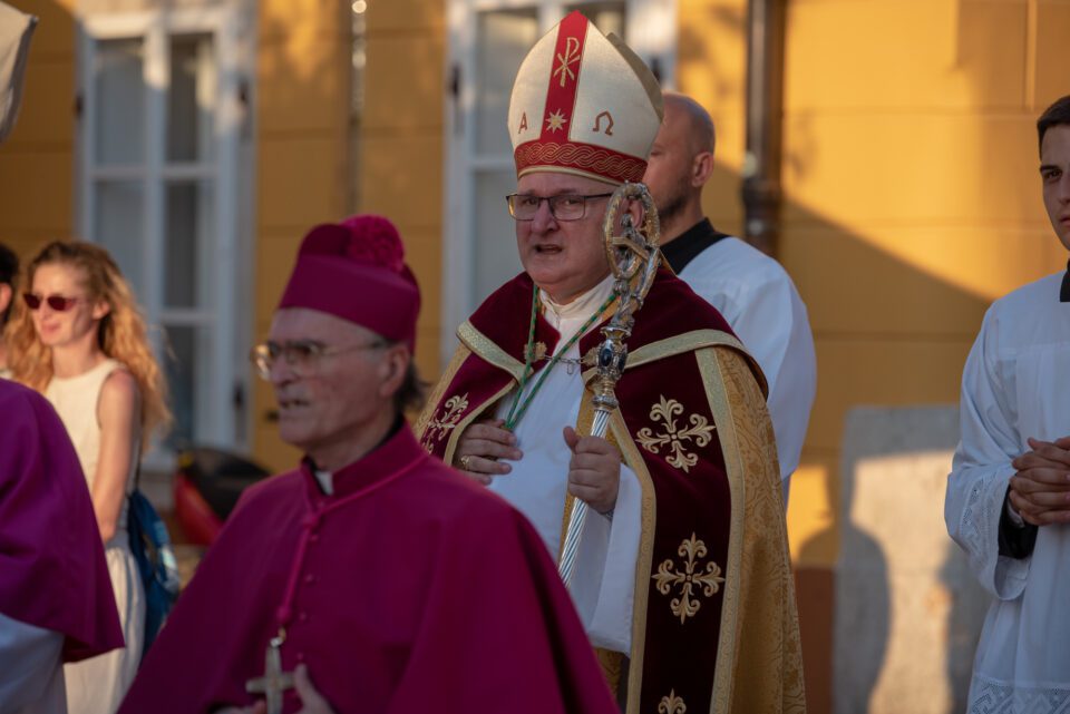 Mons. Rogić predvodio slavlje Gospe Ribarske u Senju