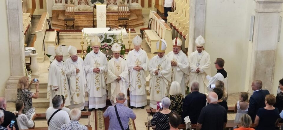 Slavlje srebrnog biskupskog jubileja mons. Nikole Eterovića