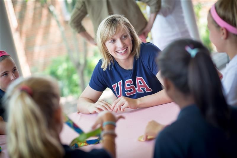 “Snažna vjera i poniznost” obilježavaju život plivačice Katie Ledecky, kaže njezin bivši ravnatelj