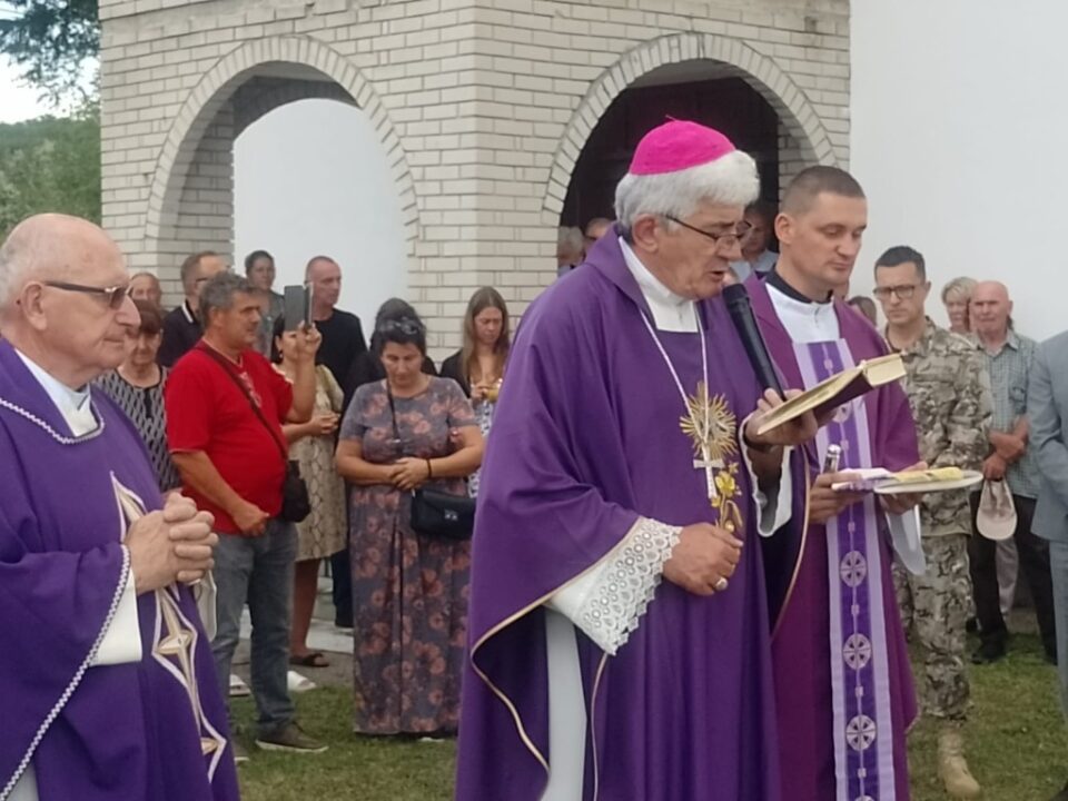 Biskup Majić slavio Misu zadušnicu za žrtve pokolja u Briševu