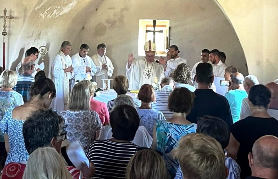 Održano hodočašće vjernika na Piškeru. Misno slavlje predvodio je biskup Tomislav Rogić.