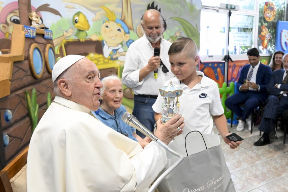 Papa posjetio zabavni park u blizini Rima