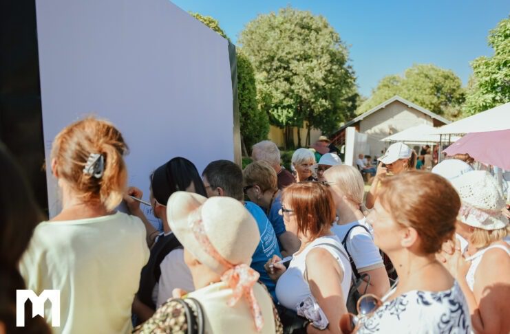 Sto metara dugo platno s molitvama i zahvalama sudionika Mladifesta