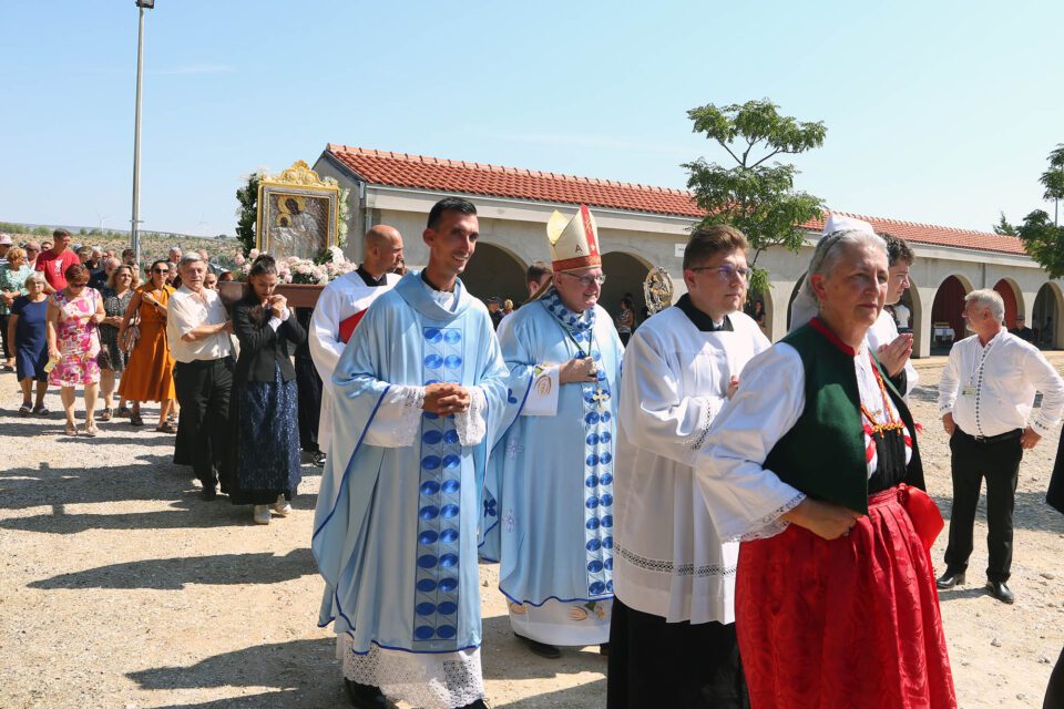 Proslava Velike Gospe u Vrpolju.