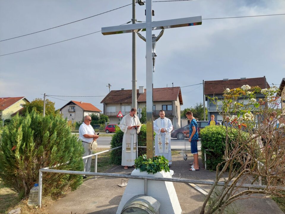 Blagoslov novog križa u Mošćenici – Sisačka biskupija