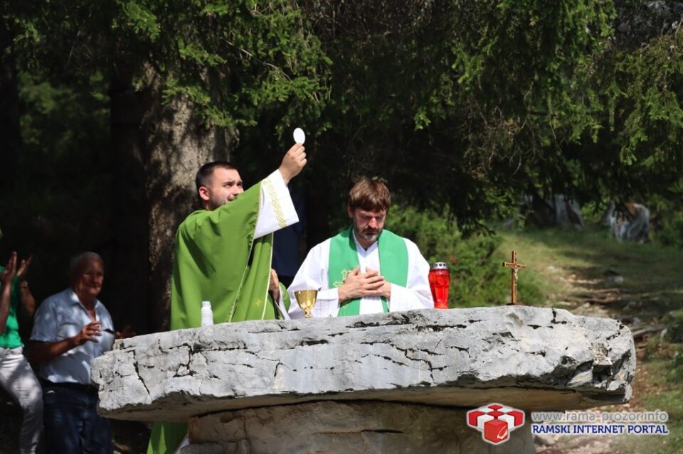 Na Vranu služena sv. misa za poginule duvandžije