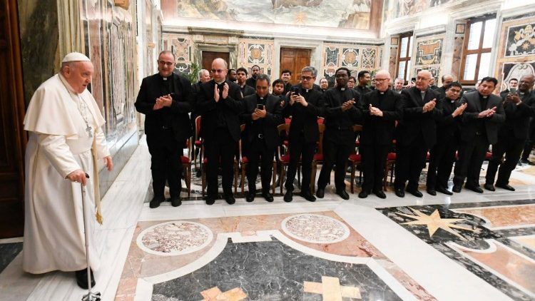 Papa: Pazite na cjelovito dobro mladih generacija