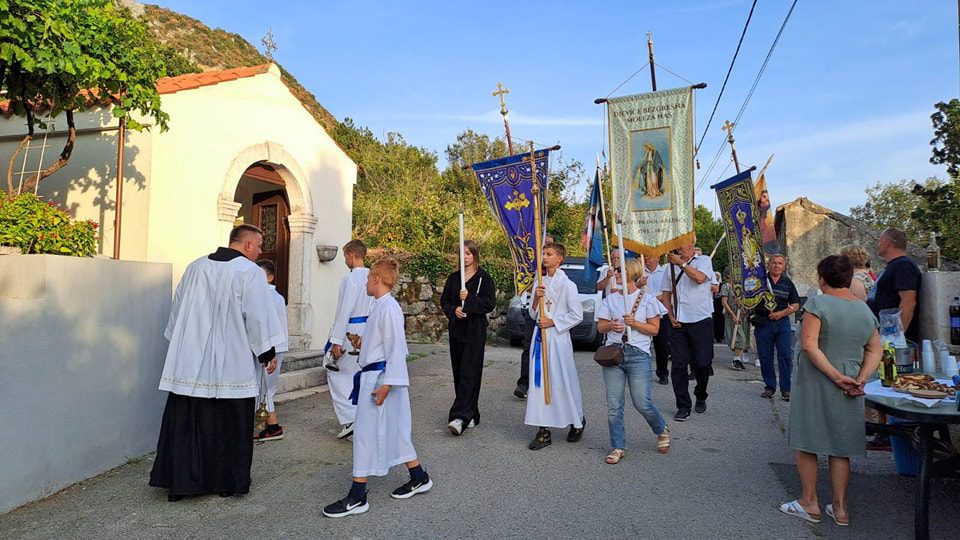 Župe Križišće i Šmrika proslavile spomendan BDM Kraljice – Riječka nadbiskupija