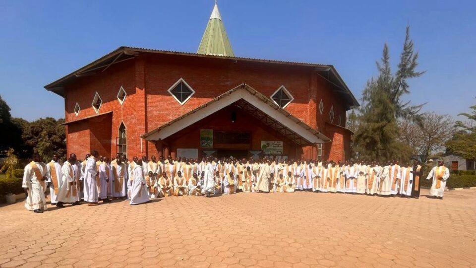 Zambija: Dijecezanski katolički kler dijeli bratstvo i pastoralnu predanost na nacionalnoj konferenciji – Vatican News