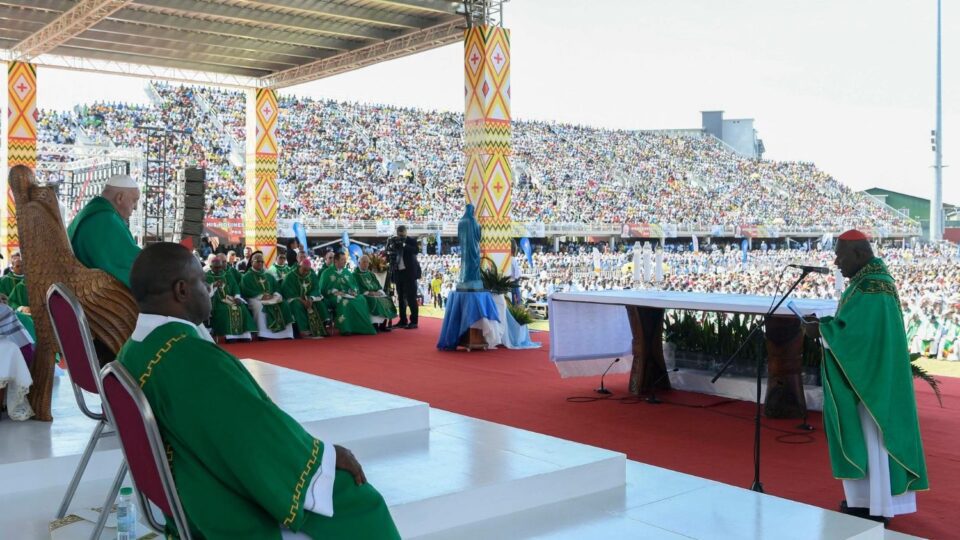 Papa na misi u PNG-u: Bog se približava onima koji se osjećaju daleko – Vatican News