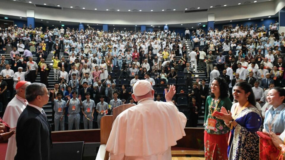 Papa poziva singapursku mladež na jedinstvo tijekom međureligijskog dijaloga – Vatican News