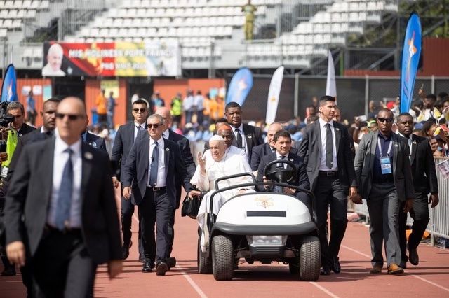 Papa Franjo hvali singapurski duh napretka, podsjeća vođe da ne isključuju slabe