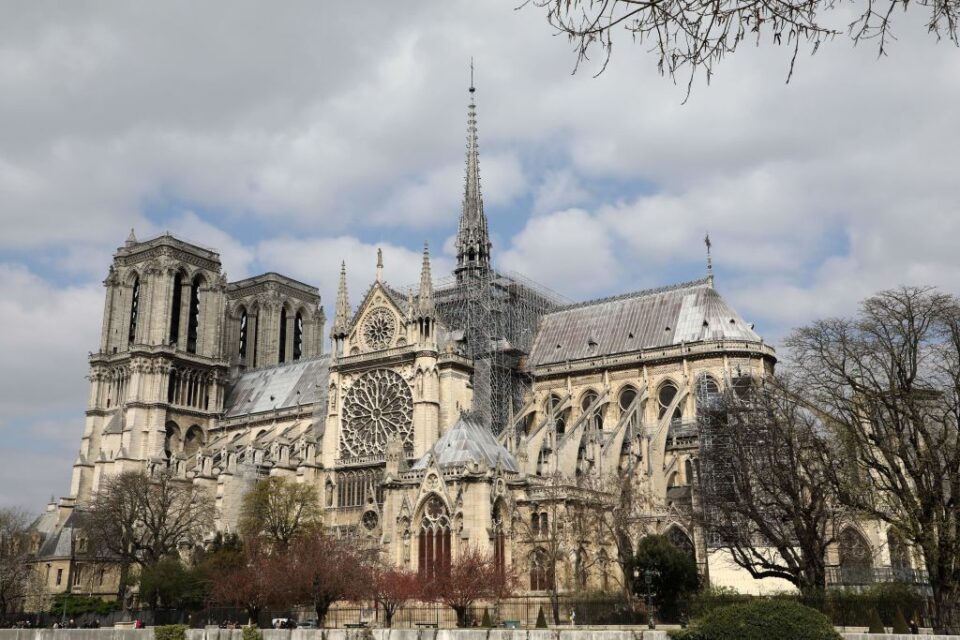 Papa Franjo neće ići u Pariz na ponovno otvaranje katedrale Notre Dame