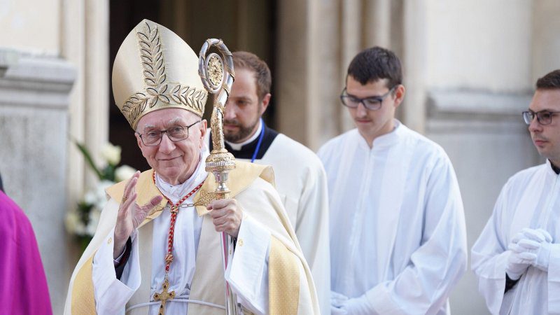 Petrovaradin: Kardinal Parolin predvodio molitvu Večernje u Biskupijskom svetištu Gospe Tekijske