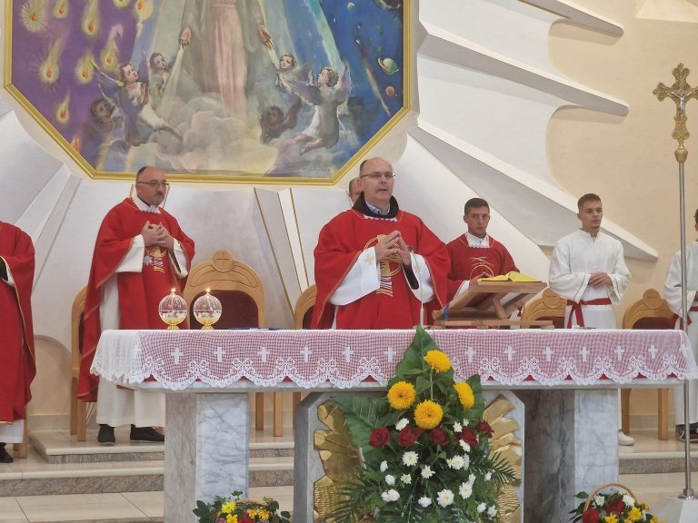 VIDEO: Novi Travnik – Obilježena 14. godišnjica proglašenja blaženim Drinskih mučenica