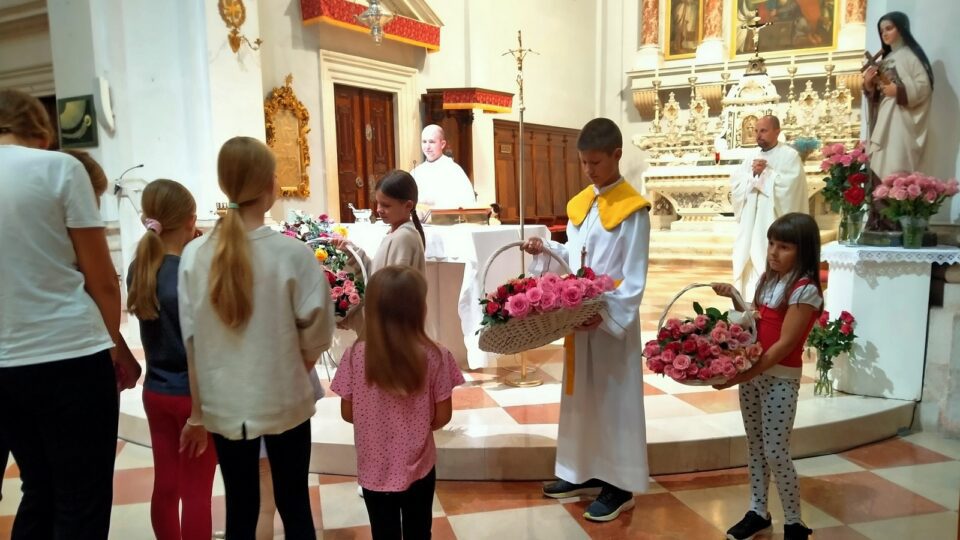 Proslava Sv. Male Terezije uz blagoslov djece i ruža – Dubrovačka biskupija