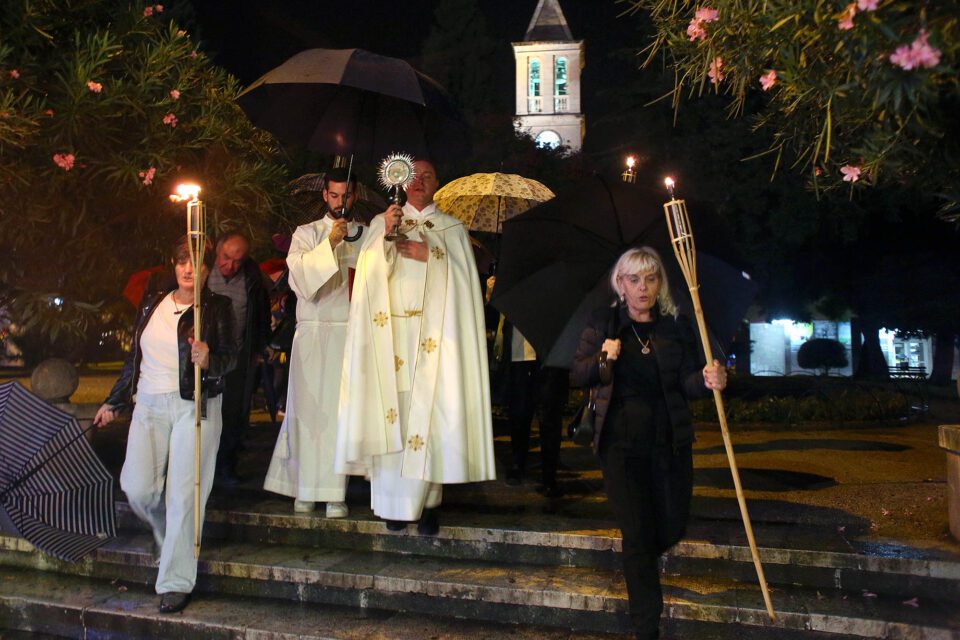 Procesija relikvijama svetog Franje ulicama Šibenika.