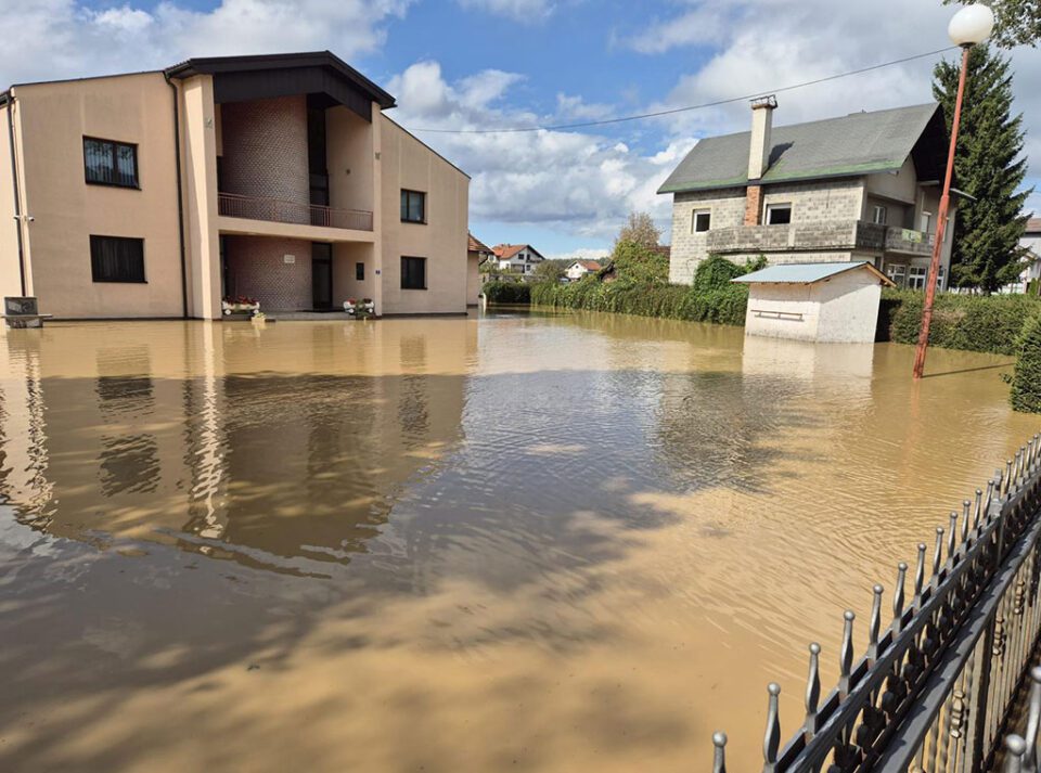 Poplavama ugrožena i župna crkva u Gromiljaku