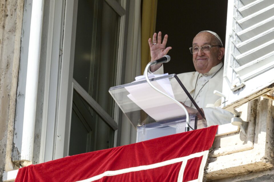 Papa Franjo pozvao bračne parove da budu otvoreni životu