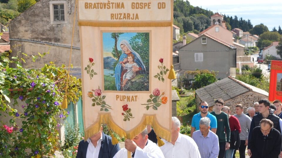 Blagdan Gospe od Ružarija proslavljen u Blatu i Pupnatu uz procesije kroz mjesto – Dubrovačka biskupija