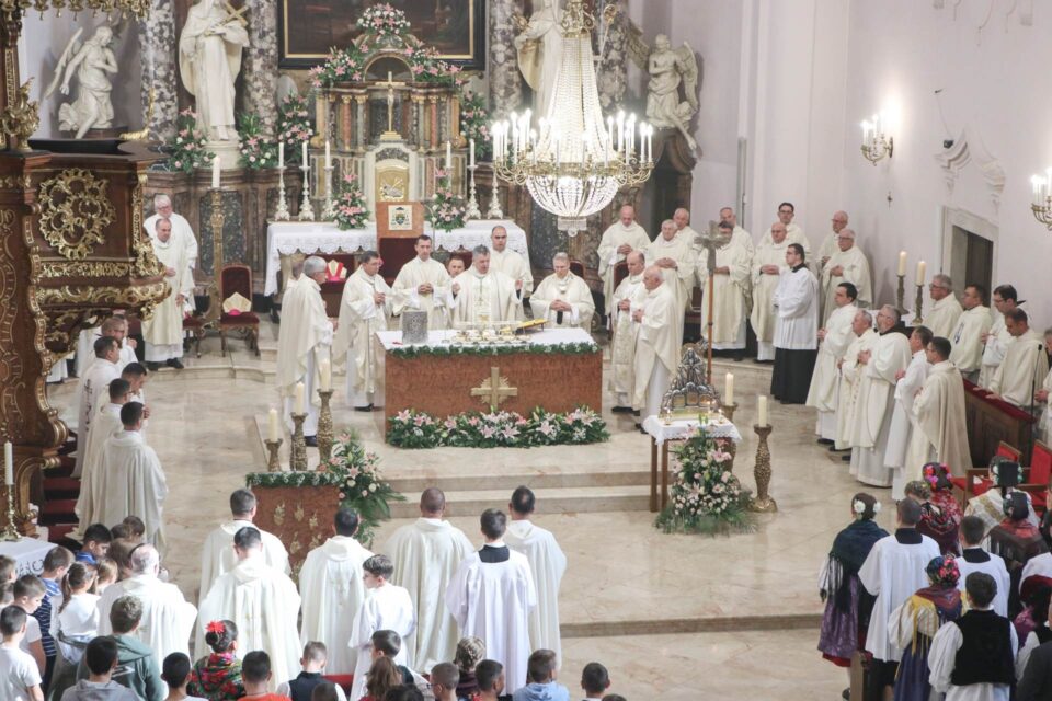 Proslavljena sv. Terezija Avilska, zaštitnica požeške katedrale