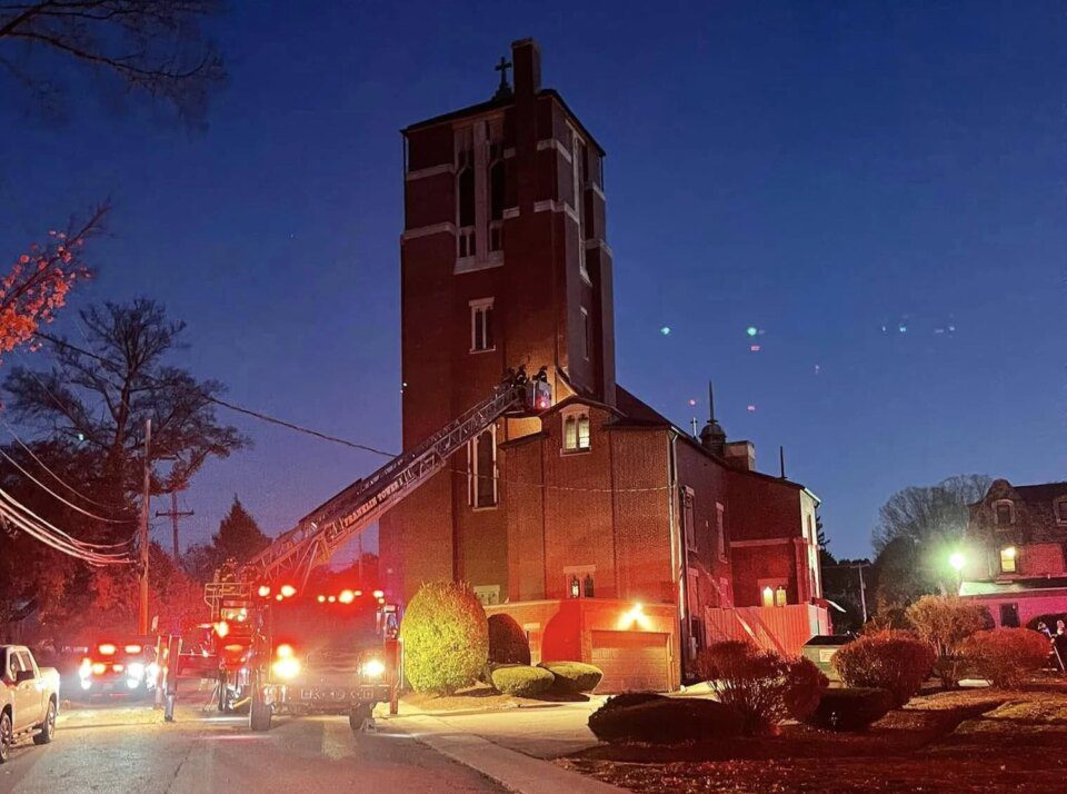 Savezna državna policija istražuje podmetanje požara u povijesnoj katoličkoj crkvi u Massachusettsu