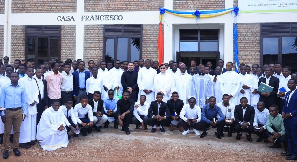 Ruanda: Novoizgrađena Casa Francesco za poticanje formacije svećenika misionara – Vatican News