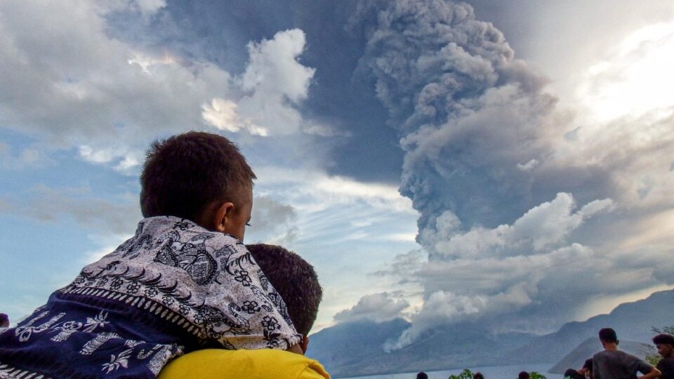 Papa se sjeća žrtava indonezijskog vulkana, moli za mir u svijetu