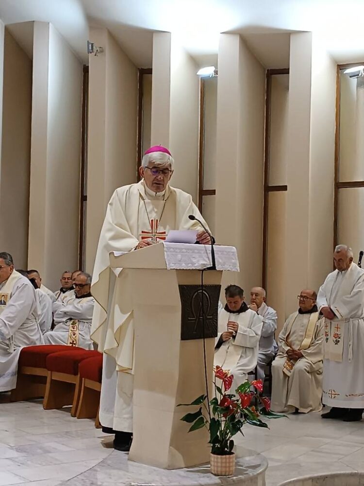 Zahvalna riječ banjolučkog biskupa Željka Majića umirovljenom pomoćnom biskupu fra Marku Semrenu