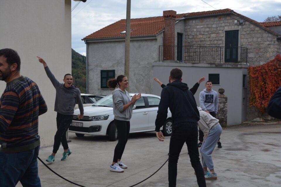 Animatori Dubrovačke biskupije na teambuildingu u Pločicama – Dubrovačka biskupija