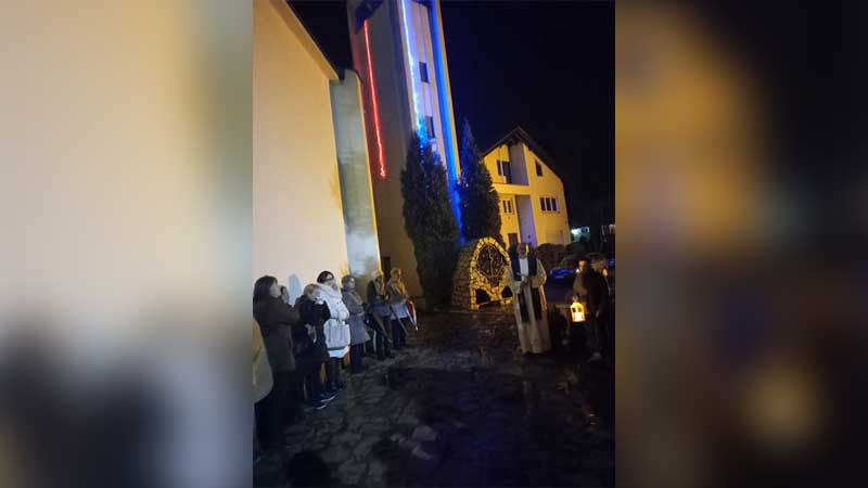 Obred blagoslova adventskog vijenca u župi sv. Petra i Pavla Zgošća-Kakanj