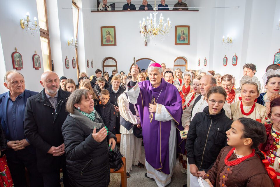 Blagoslovljena crkva Presvetog Srca Isusova u Tišini Erdedskoj – Sisačka biskupija