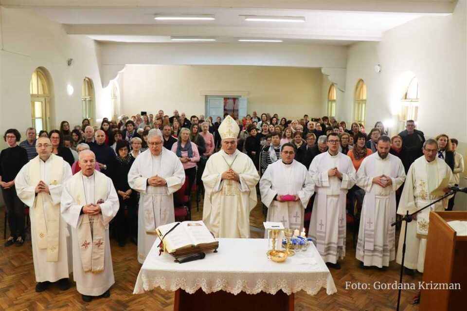 Pazin: Biskupijski adventski susret članova župnih Caritasa