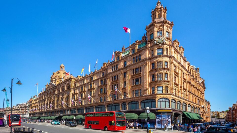 Najbolja londonska trgovina Harrods dodaje naknadu za pokriće dok se približava Božić